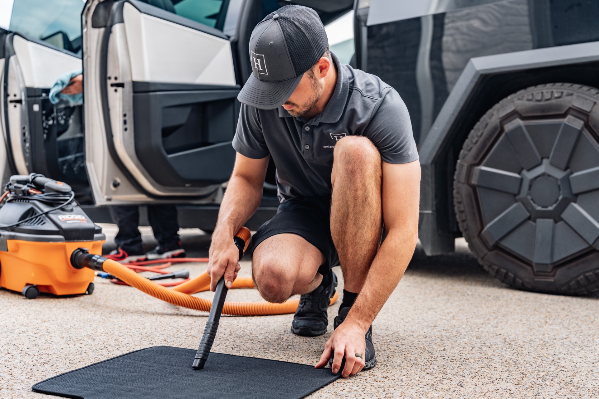 Honeycutt Auto Detailing maintenance plan service at Nashville Tennessee home driveway